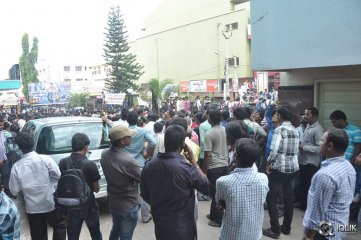 Pilla Nuvvu Leni Jeevitham Movie Team Visits Viswanath Theatre